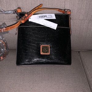 NWT Dooney & Bourke Cross Body Beautiful Black with Gold Hardware